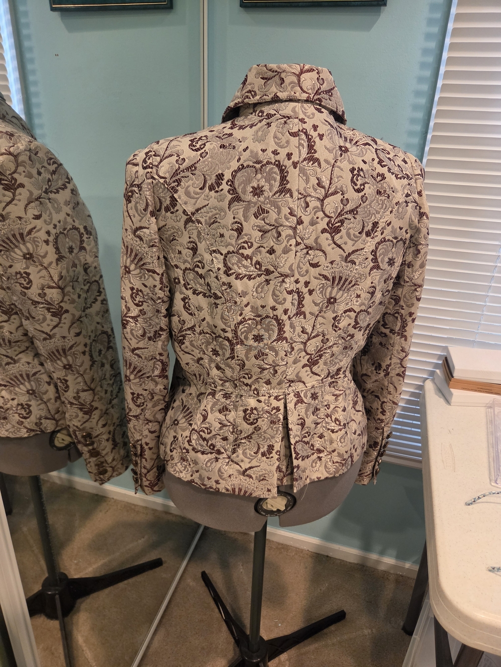 Women's Cream Floral Brocade Military-Style Jacket - Picture 4 of 4